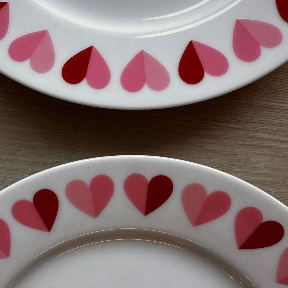 RARE!! Set/8 Crate & Barrel Heart Plates & Mugs Valentine Heart Design